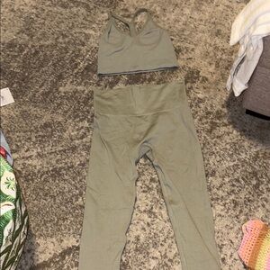 Set Active Green Sports Bra and Leggings Set